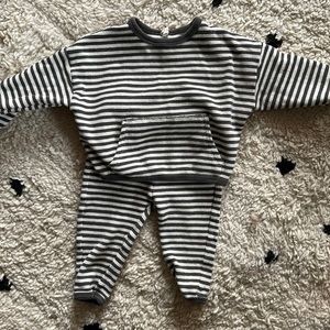 QUINCY MAE unisex striped grey and white matching set very good condition.12-18m